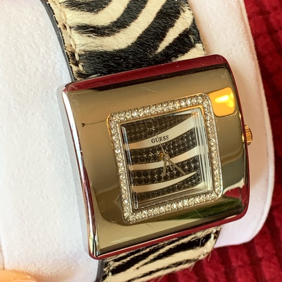 GUESS Leather Watch - Picture 1 of 7
